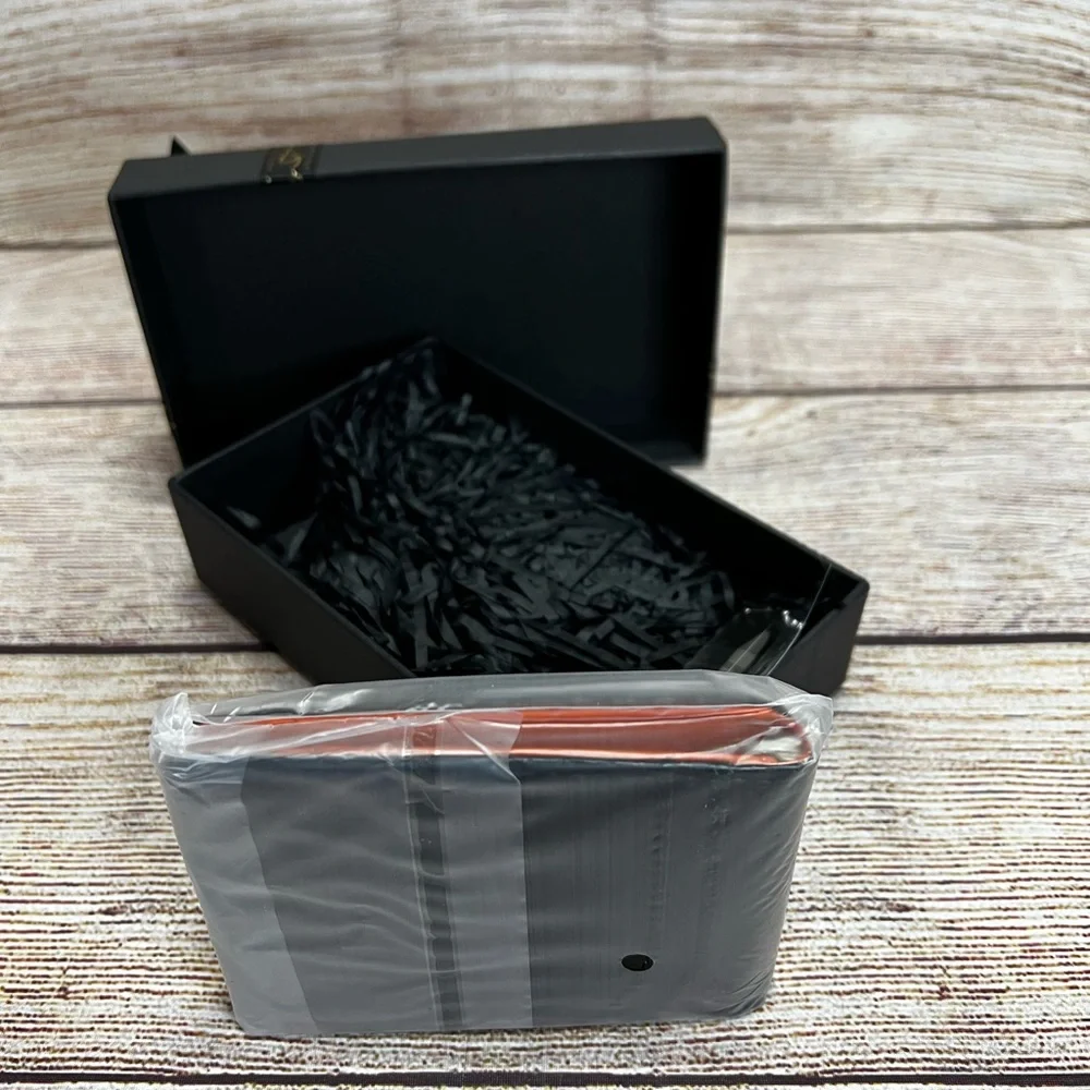 Men’s Bifold Minimalist Wallet 11 Card Capacity with bonus USB Thumb Drive